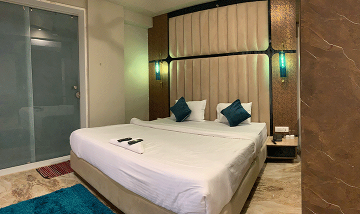 Hotel-Nidhivan-Deluxe-room