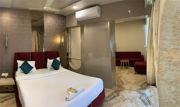 Hotel-Nidhivan-Suite-room
